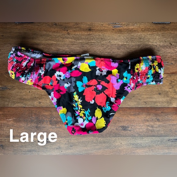 Roxy, bikini size small, medium, large - Picture 4 of 7